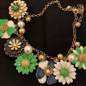 Flower and pearl necklace